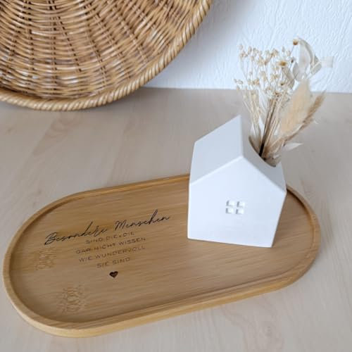 Persönliches Deko Geschenk für Frauen | Lieblingsmensch Geschenk | Holz Unterteller mit Gravur + Deko Häuschen mit Trockenblumen | Teetablett und Kafeetablett