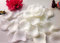 CHSYOO 1000 x Artificial Romantic Rose Flower Petal Confetti Rose Petal Accessory for Wedding Party Valentine's Day Engagement Appointment Marriage Proposal Birthday Party Decoration, Weiß