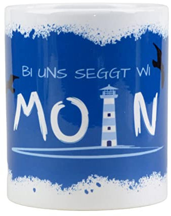 Fördeblau Maritime Keramiktasse im Leuchtturm Design mit Spruch auf Plattdeutsch 'Bi uns seggt wi Moin' – 330ml Motivtasse als Geschenkidee für Nordsee- und Ostsee Liebhaber