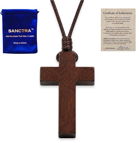 SANCTRA Collier avec croix en bois pour homme et femme, fait à la main et bénie en Terre Sainte, pendentif foi chrétienne avec pochette cadeau et certificat d'authenticité