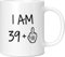 kisoyo Mug d'anniversaire 40 ans avec inscription « I Am 39 + 1 », cadeau pour 40 ans, tasse fantaisie – Tasse à café en céramique, cadeau pour homme ou femme, tasse extra large et géante disponible,