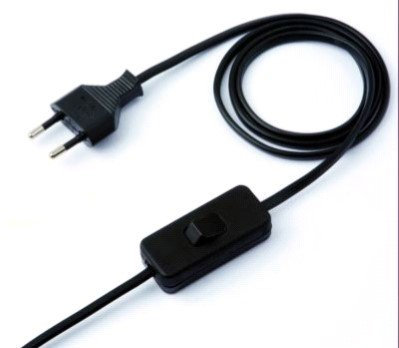 Cable eléctrico con enchufe e interruptor negro