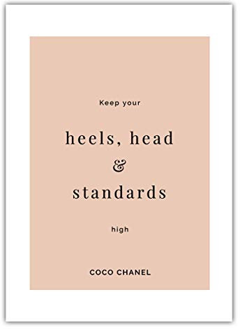 Hochwertiges Poster Heels, Head & Standards #2 Coco Chanel | Keilrahmen Typographie | 40x50cm, Puder, seidenmattes Papier, Qualitätsfarben | Lifestyle, Glam, Modern, Minimalistisch | Dekoration,