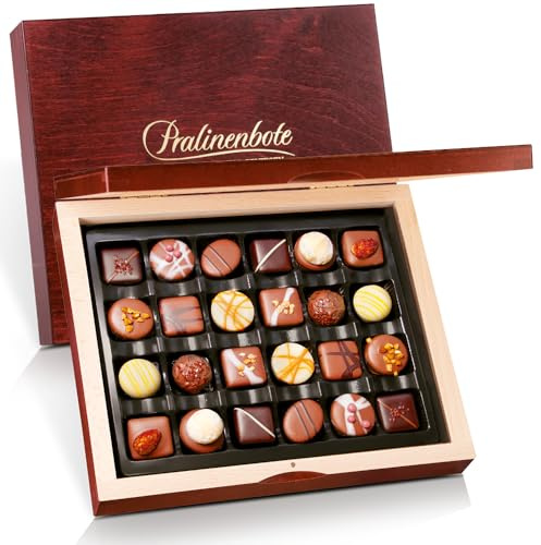 Pralinenbote Genussmanufaktur – Pralinenwelt Klassiker mit 24 handgefertigten Pralinen deutscher Chocolatiers, das exklusive Pralinen Geschenk in der edlen Holzbox