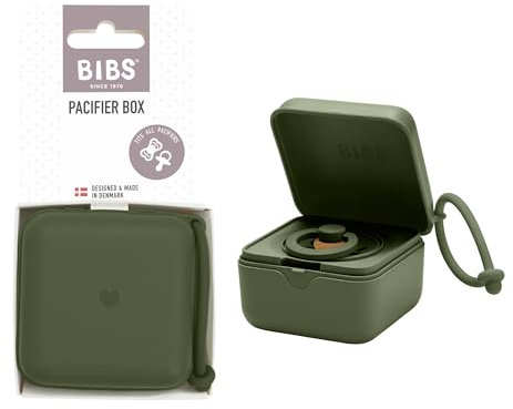 Contenitore per ciuccio BIBS con cordino. Supporto per ciuccio e contenitore per la sterilizzazione. Materiale approvato per uso alimentare 100% senza BPA. Prodotto in Danimarca. Hunter Green