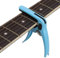 Gitarren Kapodaster, 7,3x8,5x1,3 cm / 2,9x3,3x0,5 Zoll E-Gitarre Akustikgitarren Kapodaster Saitenstahl Ukulele Kapodaster mit Pick Halter Tasche für klassische Gitarre Ukulele Mandoline und Banjo