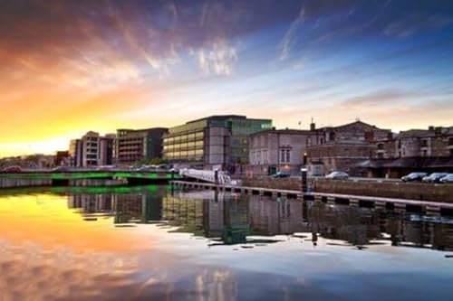 adrium Leinwand-Bild 110 x 70 cm: Erstaunlicher Sonnenuntergang am Fluss der Stadt Cork in Irland (58043622)