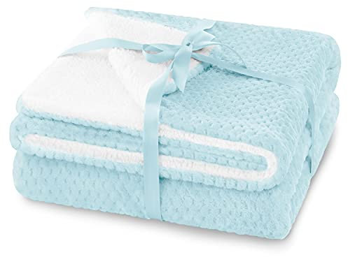 AmeliaHome Kuscheldecke 130x180 cm zarte Steppung Sherpa Lammfelloptik Wohndecke Shleepy Hellblau