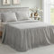 CHIXIN Tagesdecke mit Rüschen – 76,2 cm lang, Shabby Chic Bauernhaus-Stil, leicht, 3-teilig – tickende Streifen (Cal King, Hellgrau)