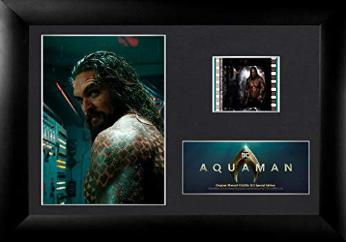 Aquaman (Jason Momoa Tattoos) Special Edition Filmcell Desktop Präsentation mit 35 mm Clip of film from movie DC Comics DCEU