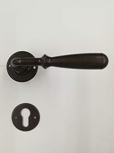 Poignée en fer antique, couleur rouille, avec buse et rosace trou yale, cadre poignée 8 mm. Complet pour une porte intérieure + extérieure et de vis antique. FM 031.Y