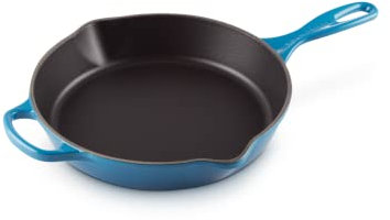 LE CREUSET Signature Poêle profonde en fonte émaillée avec poignée d'assistance et deux becs verseurs, pour tous les types de plaques de cuisson et fours, 26 cm, 2 litres, Marseille