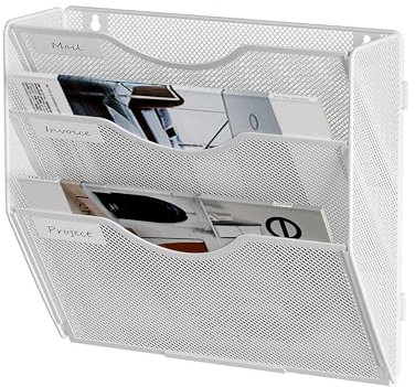 Senhoglb Porte Revue Mural Porte Document Mural, Métall Banette Murale Organisateur à 3 Compartiments, Panneaux d'Étiquetage, Poches Latérales en U, Facile à Accéder et à Ranger, Blanc
