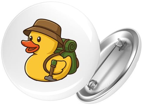 Huuraa Button Quietscheente Wanderer Gummiente Hiking Geschenk | 25mm Pin Accessoire rund mit Sicherheitsnadel Ansteckbutton Geschenkidee Anstecknadeln für Jacken Rucksäcke