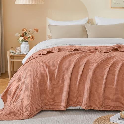 BOFITENG Musselin Decke 150 x 200 cm, Muselindecke Erwachsene Sommer, Weiche & Atmungsaktive Baumwolldecke, Kuscheldecke Baumwolle, Leichter Tagesdecke für Bett, Sofa und Couch (Rouge)