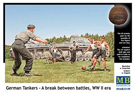 Masterbox 1:35 Scale German Tankers A Break Between Battles Figure