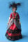 CREAL SàRL Dame Lady im eleganten roten Kleid u. Kopfschmuck Puppe für die Puppenstube Miniatur 1:12