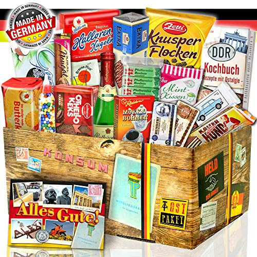 Ostprodukte DDR Geschenkbox - 16 Süßigkeiten & Kochbuch im Geschenkset | Großes Ostpaket mit Trabi Schokolade, Halloren-Kugeln und Sekt - Ideale Geschenkidee für Männer & Frauen