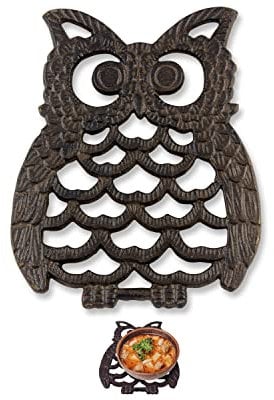 Untersetzer aus Gusseisen – Dekorativer Untersetzer für Küchentheke oder Esstisch im Vintage-Stil, rustikales Design – 20 x 15,3 cm – mit Gummi-Heringen/Füßen – recyceltes Metall