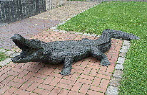 Bronzefigur großes Krokodil mit Wasserspeier