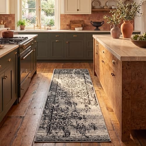 SAFAVIEH Adirondack Collection Runner Rug - 2'6 x 8', Silver & Black, Oriental Distressed Design, Non-Shedding & Easy Care, Ideal for High Traffic Areas in Living Room, Bedroom (ADR101A)