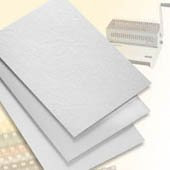 100 St. Ledergenarbter Karton, Einbanddeckel, rot, 240g