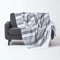Homescapes große Tagesdecke Morocco, monochrom, Sofa-Überwurf aus 100% Baumwolle, weiche Wohndecke 225 x 255 cm, grau-weiß gestreift, mit Fransen