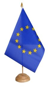 Flaggenfritze Tischflagge EU 15 x 22 cm, europäische Flagge, reißfestes Polyester, farbintensiver Siebdruck, Fahne mit Holzsockel