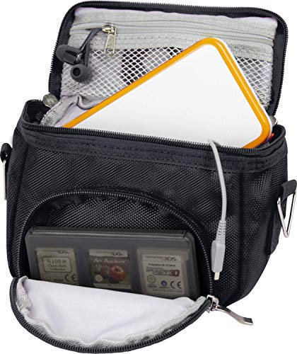 Orzly Travel Bag für alle Nintendo DS Konsole Modell Versionen mit Faltbarer Bildschirm (Original DS / 3DS / DS Lite / 3DS XL / DSi / New 3DS / New 3DS XL / 2DS XL / etc.) - Tasche enthält: Schultergurt + Tragegriff + Gürtelschlaufe + Fächer für Zubehör (Spiele / Stifte / Lade Kabel / Amiibo / etc.) (Black)