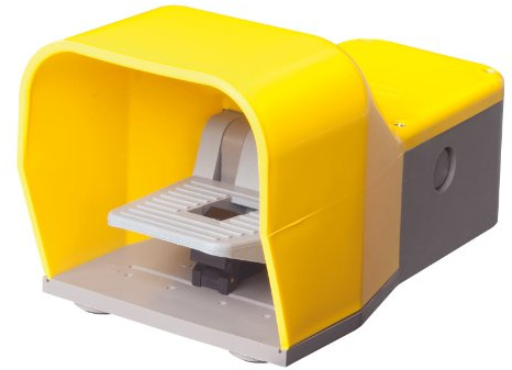 Interruttore a pedale con copertura di protezione in giallo 1NO+1NC interruttore a salto in plastica con blocco pedale per applicazioni industriali