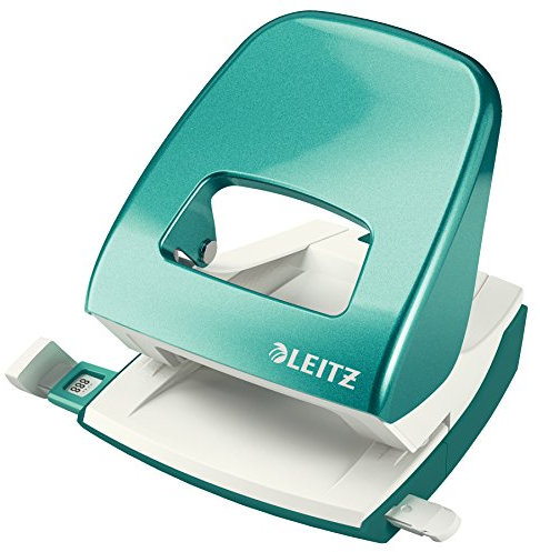 Leitz Büro Locher aus Metall, Für 30 Blatt, Anschlagschiene mit Formatvorgaben, Ergonomisches Design, Blister-Verpackung, eisblau, WOW-Serie, 50082051