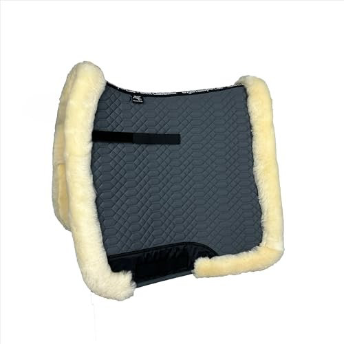 Engel Reitsport | SCHABRA3-D-GRA-MED | Schabracke | Lammfell Fully Lined | Steppstoff | Fellkranz rundherum | Dressur | Stoff grau Fell med.