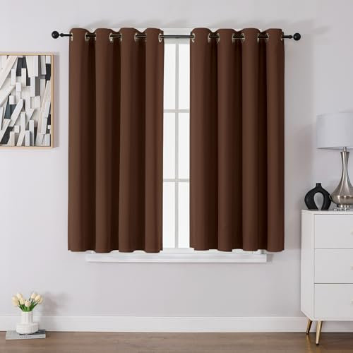 CUCRAF Verdunklungsvorhänge Thermovorhang Kälteschutz 2er Set H137 x B132cm Vorhänge mit Ösen Braun Vorhang Blickdicht Weich und Langlebig Schallschutz Vorhang für Schlafzimmer Wohnzimmer
