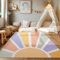 HomebyHome Kurzflor Kinderteppich für Jungen und Mädchen 160 x 230 cm Multicolor Sonnen Design - Waschbarer Teppich Extra Weich und Antiallergen - Teppich für Kinderzimmer, Babyzimmer und Spielzimmer