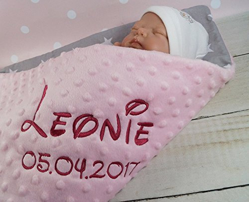 ★ Babydecke mit Namen und Datum Bestickt ★ Minky ★ Baumwolle ★ Füllung ★ (75 x 100 cm, Sterne 2 - Hellrosa) (900101)