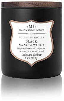 Manly Indulgence Duftkerze im Glas, schwarzes Sandelholz, Signature Collection, Sojawachs-Mischung, Holzdocht, 425 ml, einzeln (Bergamotte, Tabak, Bernstein und Moschus)