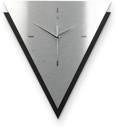 Kreative Feder Dreieckige 3D Designer-Wanduhr Silver in modernem Metallic-Look Silber-schwarz ohne Tickgeräusche (Silver, leises Funkuhrwerk)