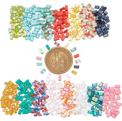 NBEADS 450 Pcs 15 Couleurs Perles Tila Demi-Coupées, 5x2mm 2 Trou Rocailles Perles Entretoises en Verre Rectangle Mini Perles Perles de Verre Japonais pour Bracelet Collier Fabrication de Bijoux