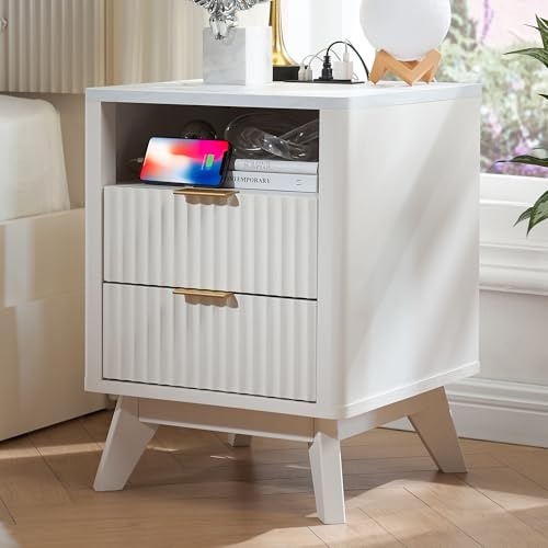 AetherWood Nachttisch mit Ladestation, Moderner Rillen-Nachtschrank mit 2 Schubladen, Beistelltisch mit Marmor-Optik Melaminplatte, Gewölbtes Design, für Schlafzimmer & Wohnzimmer, Weiß