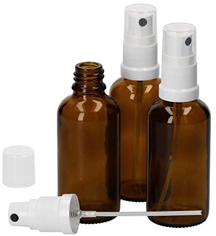 MamboCat 3tlg.-Set Miniaturflaschen mit Sprühkopf 50 ml I Sprühflaschen aus Braunglas I Zerstäuber I Apothekerfläschen für UV-geschützte Medikamenten-Aufbewahrung I Wiederverwendbar