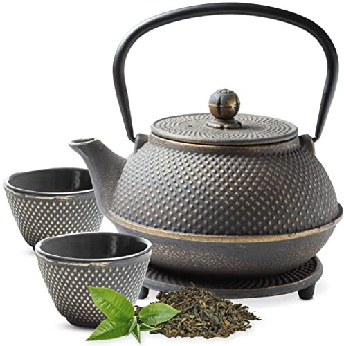 Tealøv Tetera Hierro Fundido 800 ML Set – Servicio DE TÉ Completo de Tetera de Hierro Fundido con Infusor, Tazas de té y Salvamantel – Interno smaltato - Diseño de Estilo Japonés - Negro/Oro
