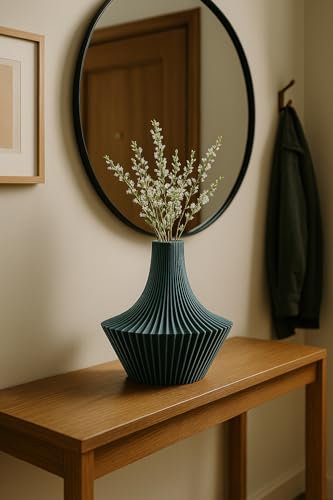 Pentamenta Geo-Vase, 3D-Druck, modernes geometrisches Design mit Gerippter Textur, Höhe 15, 20 oder 25 cm, dekorativer Blumentopf, personalisierbar, für den Innenbereich oder als Geschenk.