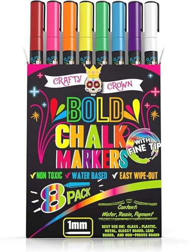 Chalky Crown - Kreidestifte für Tafel Abwaschbar - Trocken Abwischbare Marker für Kreidetafeln, Schilder, Fenster, Glas - Wendbare Spitze (8 Stück) + 24 Kreidetafel-Etiketten, Mehrfarbig, 1 mm