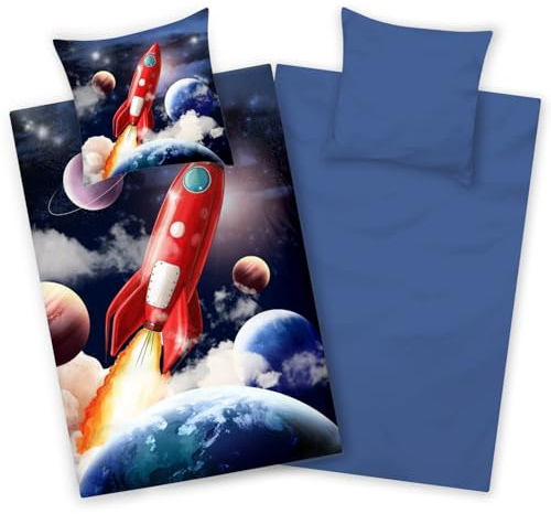 Aminata kids Bettwäsche Weltraum 135x200 cm für Jungen - Bügelfrei atmungsaktiv und vorteilhaft für Allergiker - Mikrofaser (100% Polyester) - Weltall Rakete blau