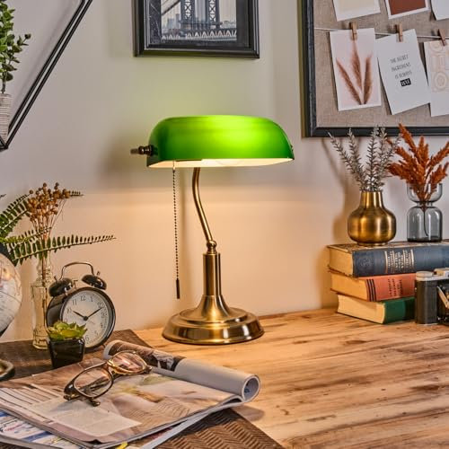 HOFSTEIN Tischleuchte Havsta, Tischlampe aus Metall/Glas in Altmessing/Grün/Weiß, traditionelle Bankerlampe, Schreibtischlampe für Büros im Retro/Vintage-Design mit Zugnschnur, Höhe 36 cm, 1 x E27