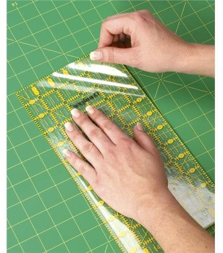 Dritz Omnigrid Invisi-Grip 12,5 x 36 Roll Lineal mit Anti-Rutsch-Beschichtung aus Plastik