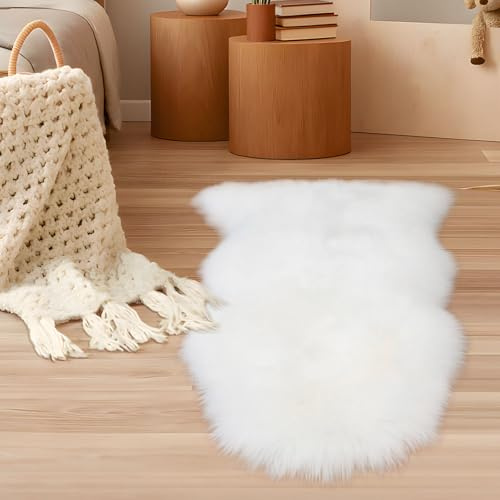 twirush Faux Lammfell Schaffell Teppich 60x90 cm, Lammfellimitat Teppich Flauschiger Weicher Longhair Fell Lammfellimitat Carpet für Stühle Sofa Schlafzimmer Kinderzimmer (Weiß, Unregelmäßig)