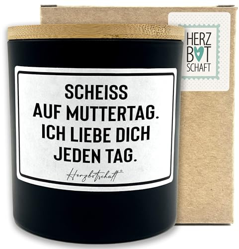 HERZBOTSCHAFT Duftkerze mit Spruch – Scheiß auf Muttertag Ich liebe Dich jeden Tag – Geschenk für Mama, Muttertag, handgemachte Sojakerze im Glas, nachhaltig optional mit personalisiertem Bambusdeckel