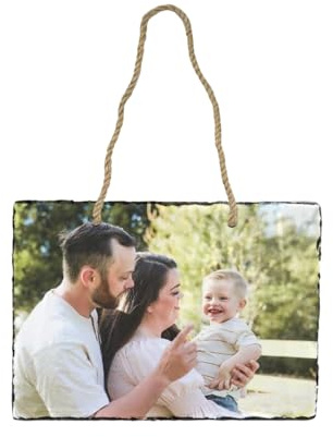 GIFART Druck auf Schieferstein mit Tischstützen personalisiert mit Foto - Natürliche Schieferplatte als stilvolle Erinnerung oder Deko - Fotogeschenk mit Kordel zum Aufhängen (25x30 cm quer)
