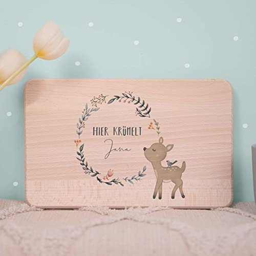 Personalisiertes Frühstücksbrettchen mit Motiv aus Buchenholz - Mit individuellem Aquarell Druck - 26 x 16 x 1,5 cm - Geschenk für Babys & Kinder zur Geburt, Taufe - hellomini (Rehkitz)